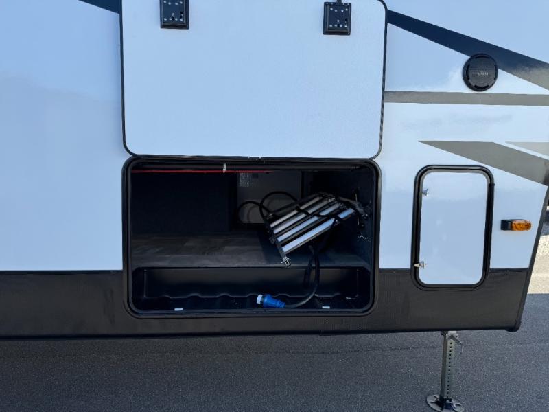 2025 Shasta RVs Phoenix 389DEK photo 27
