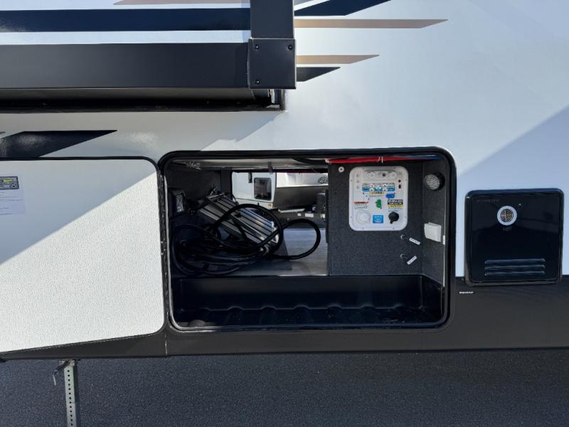 2025 Shasta RVs Phoenix 389DEK photo 30