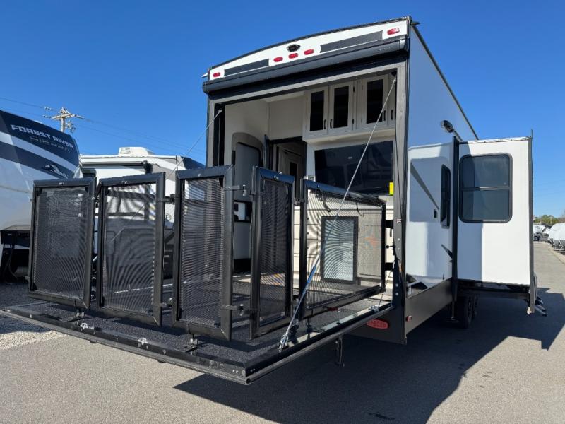 2025 Shasta RVs Phoenix 389DEK photo 1