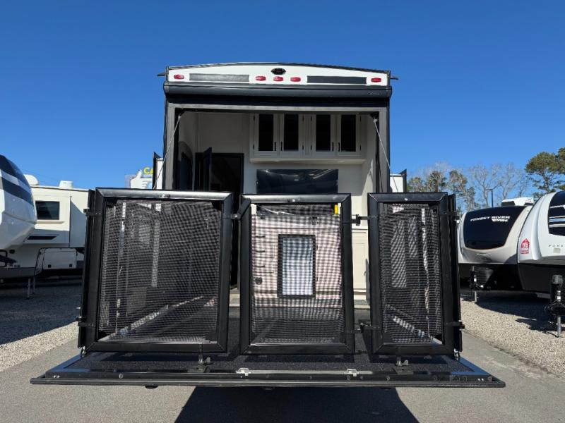 2025 Shasta RVs Phoenix 389DEK photo 3