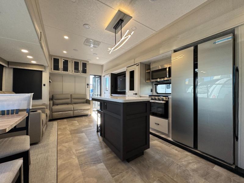 2025 Shasta RVs Phoenix 389DEK photo 11