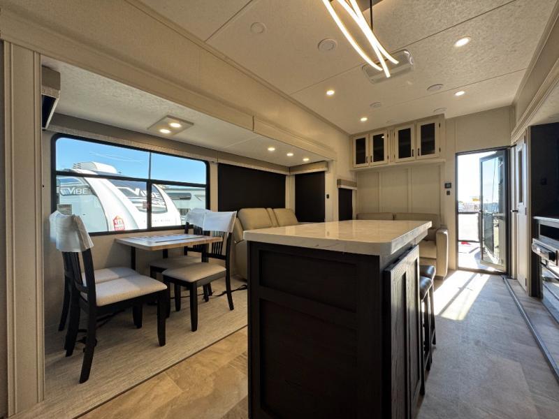 2025 Shasta RVs Phoenix 389DEK photo 12