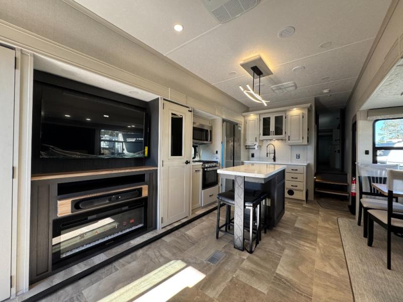 2025 Shasta RVs Phoenix 389DEK photo 14