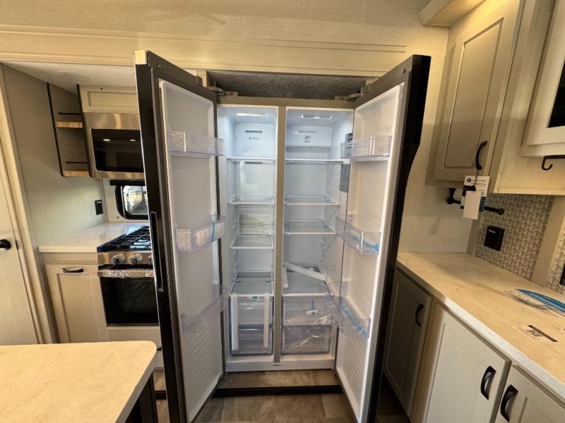 2025 Shasta RVs Phoenix 389DEK photo 17