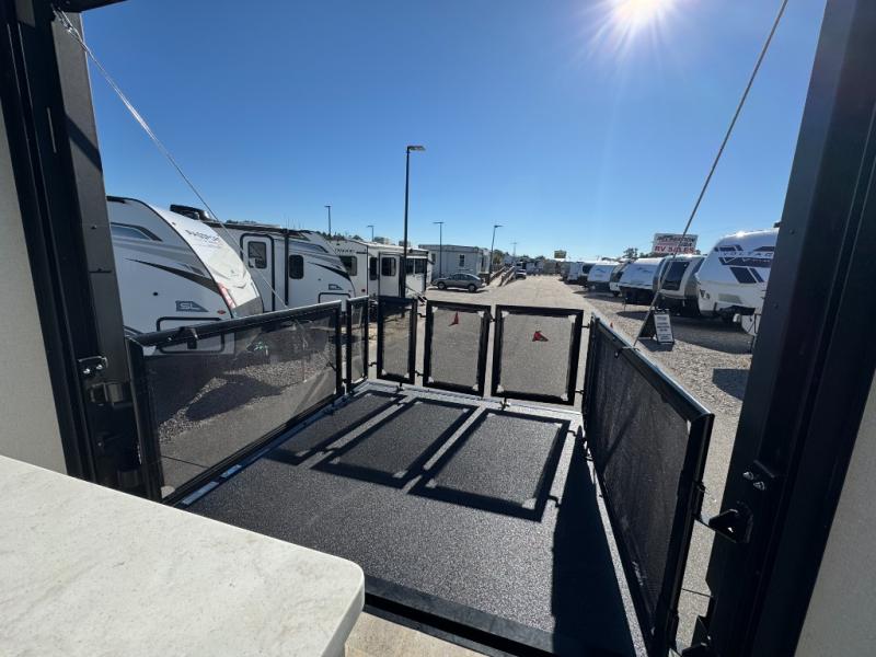 2025 Shasta RVs Phoenix 389DEK photo 5