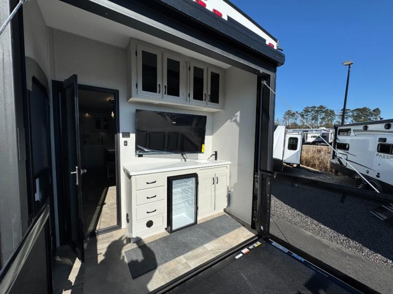 2025 Shasta RVs Phoenix 389DEK photo 6