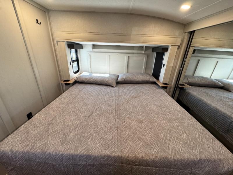 2025 Shasta RVs Phoenix 389DEK photo 23