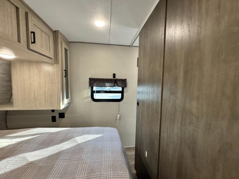 2026 Coachmen RV Catalina Legacy Edition 243RBS photo 23