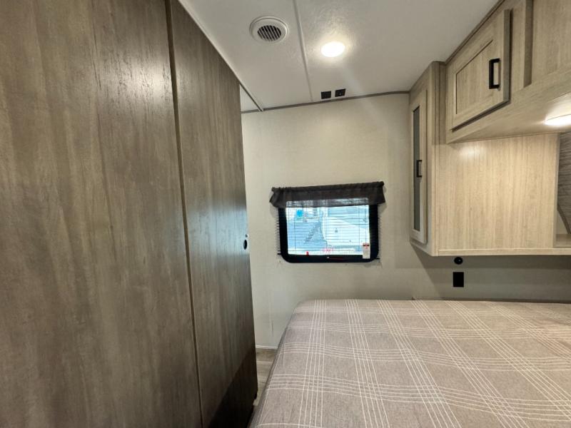 2026 Coachmen RV Catalina Legacy Edition 243RBS photo 21