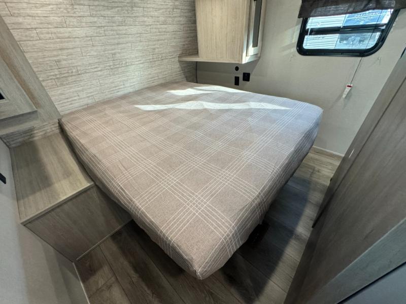 2026 Coachmen RV Catalina Legacy Edition 243RBS photo 22