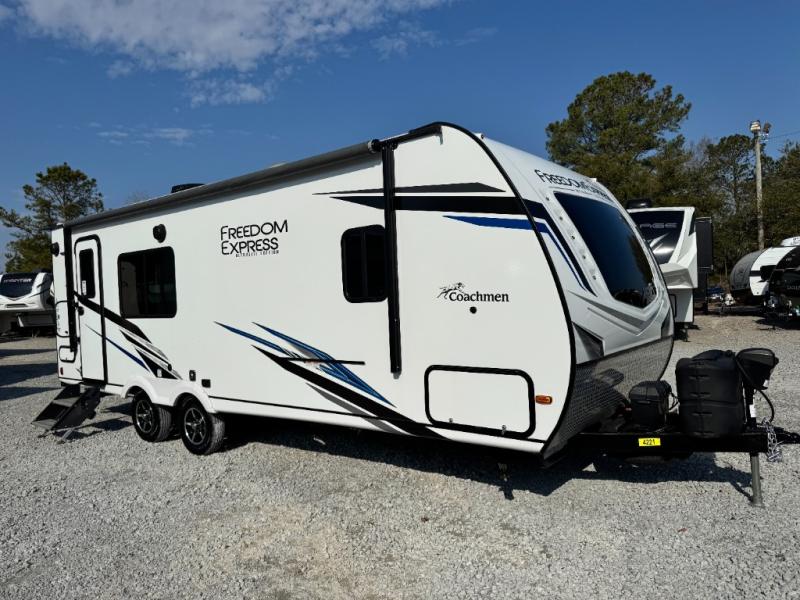2022 Coachmen RV Freedom Express Ultra Lite 246RKS photo 1
