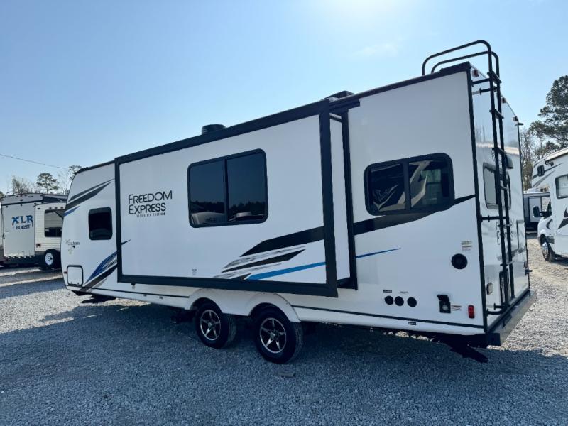 2022 Coachmen RV Freedom Express Ultra Lite 246RKS photo 3