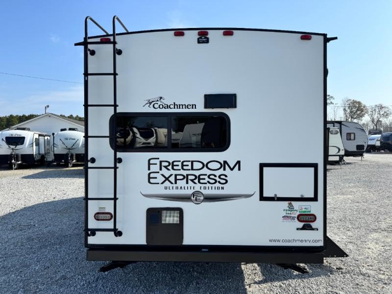 2022 Coachmen RV Freedom Express Ultra Lite 246RKS photo 5