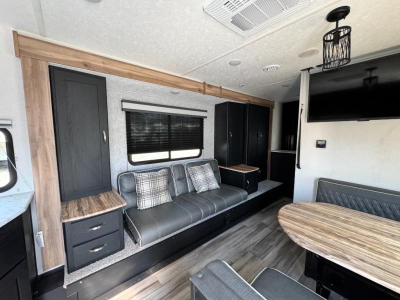 2022 Coachmen RV Freedom Express Ultra Lite 246RKS photo 9
