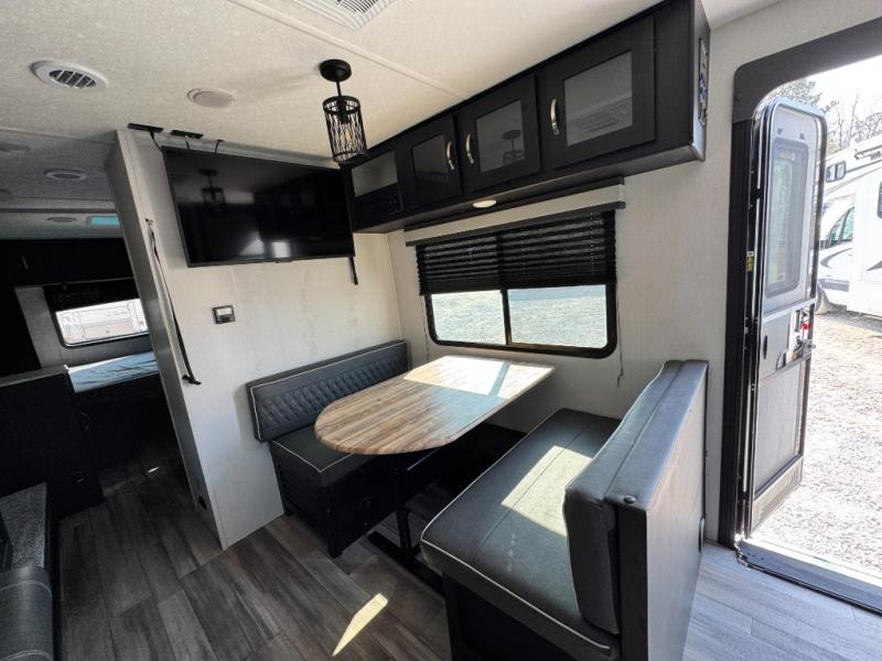 2022 Coachmen RV Freedom Express Ultra Lite 246RKS photo 10