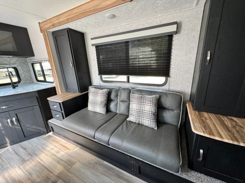 2022 Coachmen RV Freedom Express Ultra Lite 246RKS photo 11