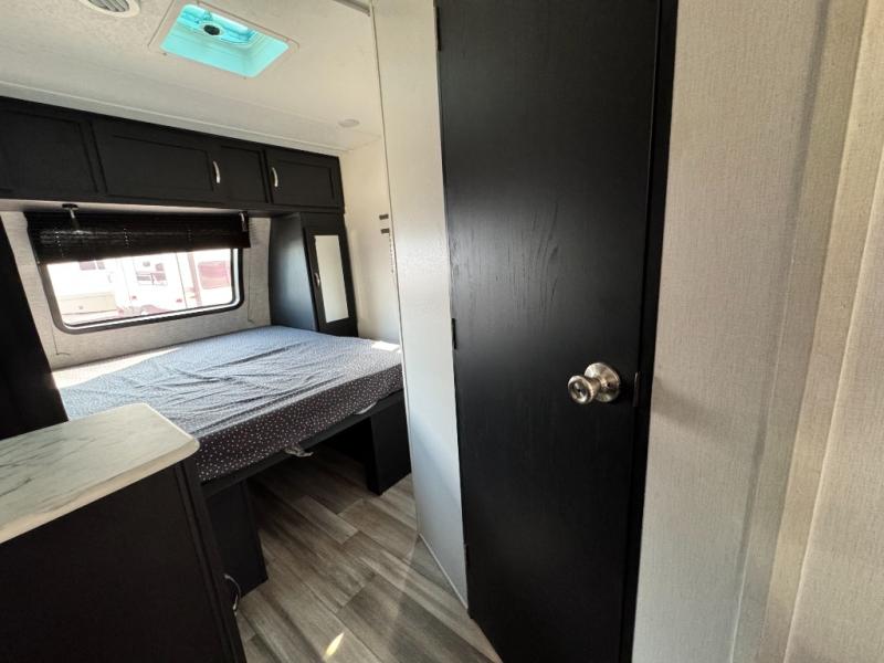 2022 Coachmen RV Freedom Express Ultra Lite 246RKS photo 14