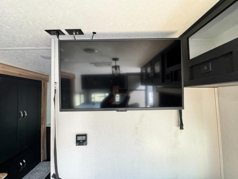 2022 Coachmen RV Freedom Express Ultra Lite 246RKS photo 17