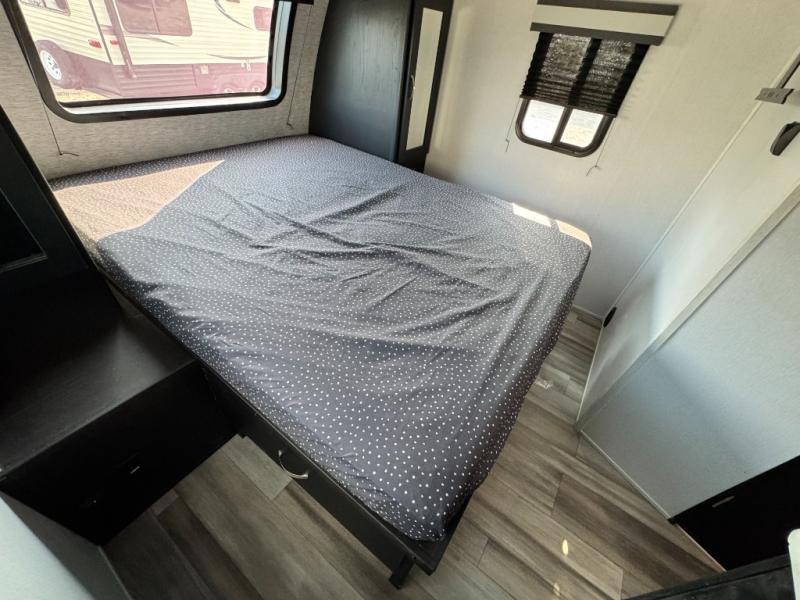 2022 Coachmen RV Freedom Express Ultra Lite 246RKS photo 25