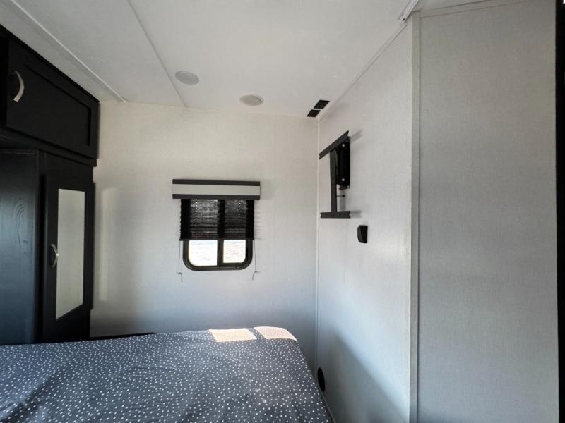 2022 Coachmen RV Freedom Express Ultra Lite 246RKS photo 28