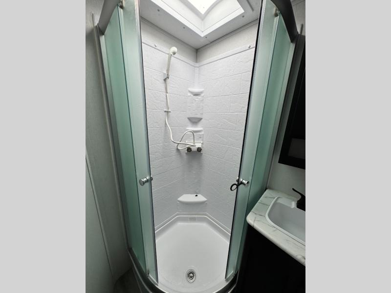 2022 Coachmen RV Freedom Express Ultra Lite 246RKS photo 33