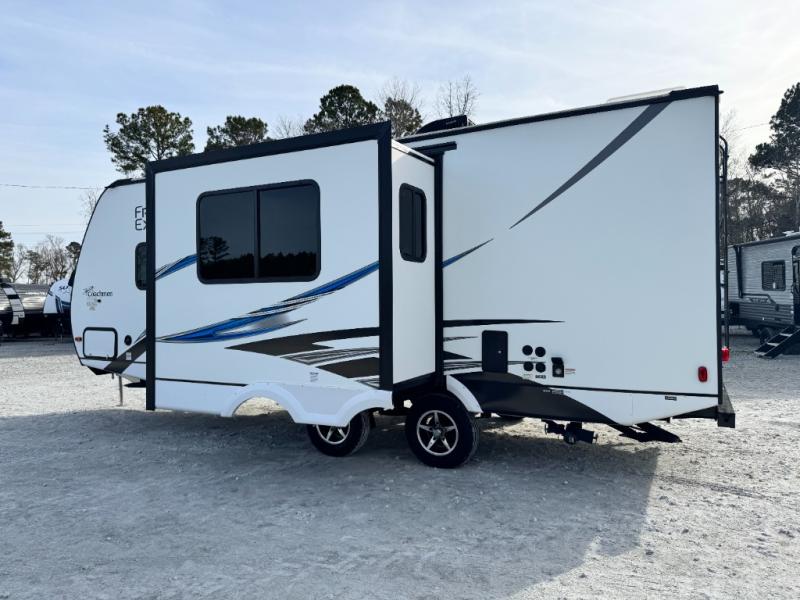 2021 Coachmen RV Freedom Express Ultra Lite 231RBDS photo 3