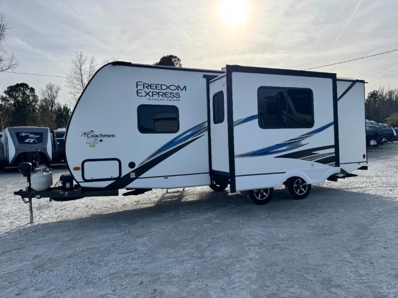 2021 Coachmen RV Freedom Express Ultra Lite 231RBDS photo 2