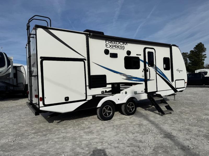 2021 Coachmen RV Freedom Express Ultra Lite 231RBDS photo 4