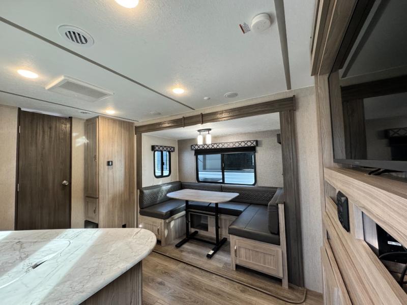 2021 Coachmen RV Freedom Express Ultra Lite 231RBDS photo 5