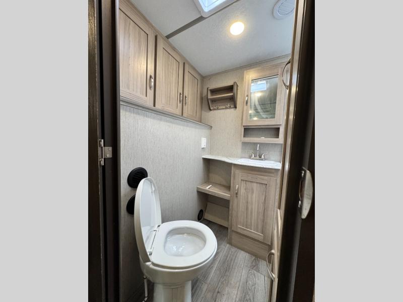 2021 Coachmen RV Freedom Express Ultra Lite 231RBDS photo 13
