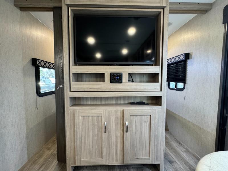 2021 Coachmen RV Freedom Express Ultra Lite 231RBDS photo 9