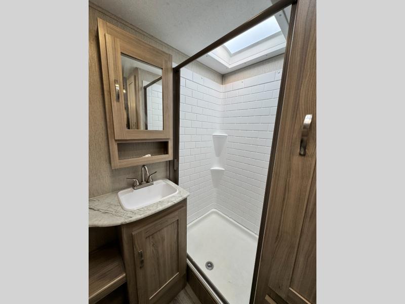 2021 Coachmen RV Freedom Express Ultra Lite 231RBDS photo 14