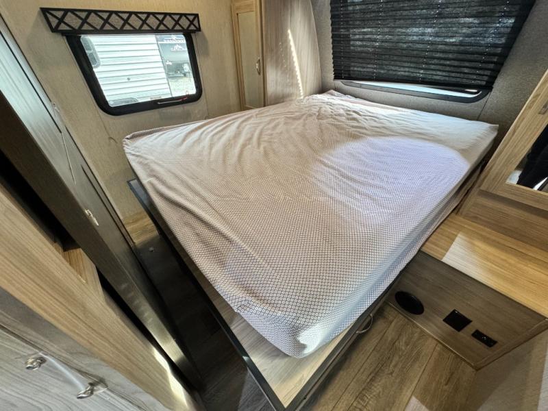 2021 Coachmen RV Freedom Express Ultra Lite 231RBDS photo 11