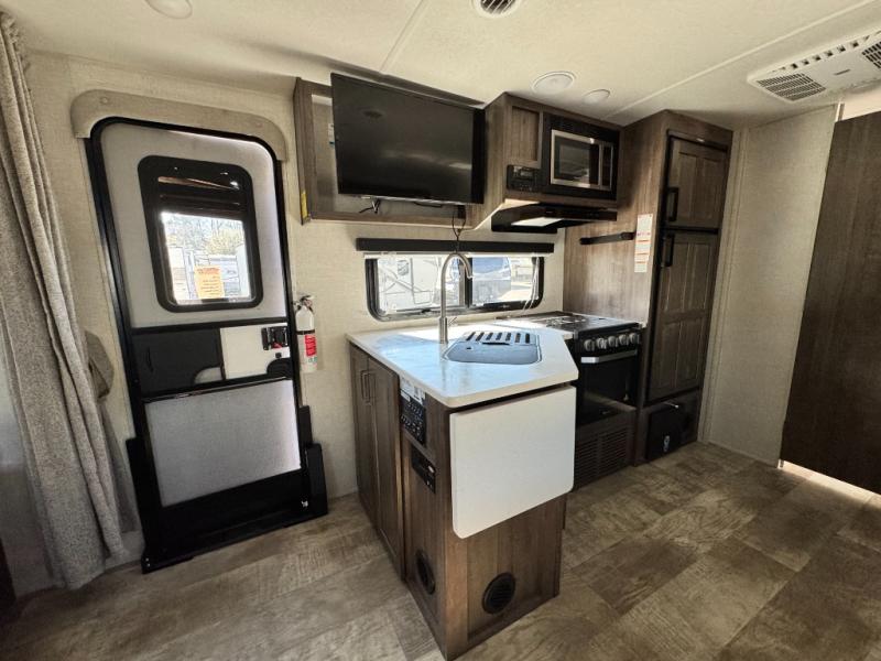 2022 Forest River RV Flagstaff Micro Lite 25BDS photo 12