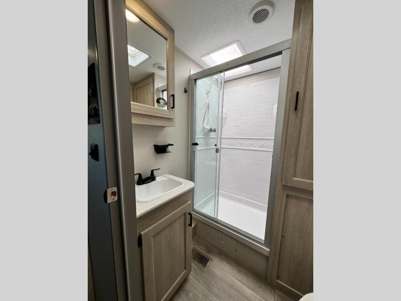 2026 Coachmen RV Catalina Legacy Edition 323MAZE photo 19