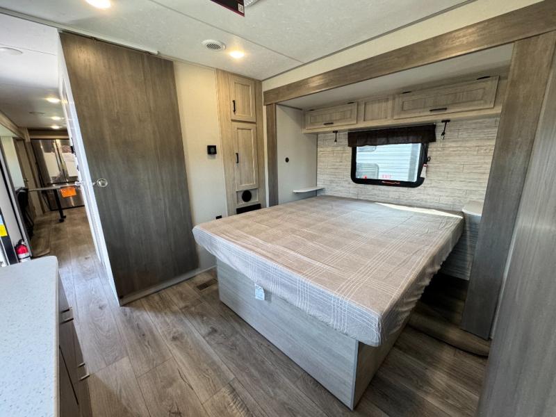 2026 Coachmen RV Catalina Legacy Edition 323MAZE photo 15