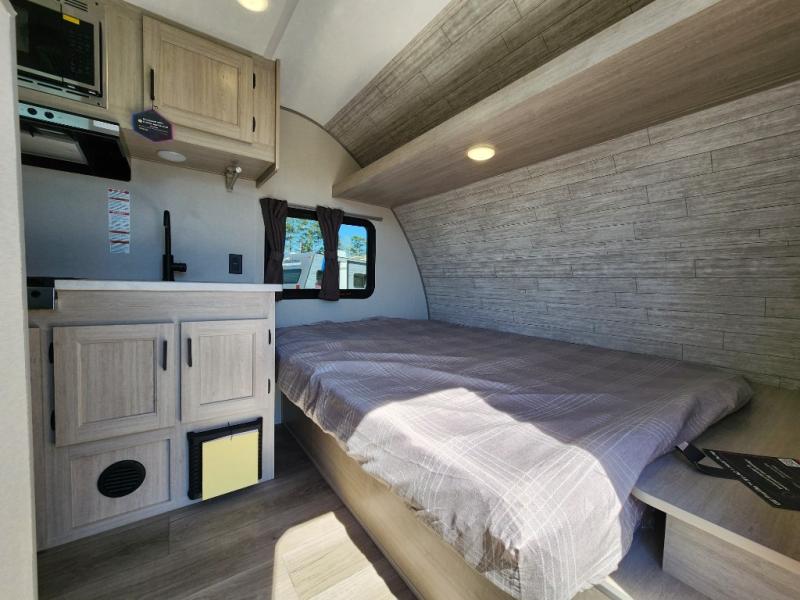 2025 Coachmen RV Catalina Summit Series 7 134BHX photo 6