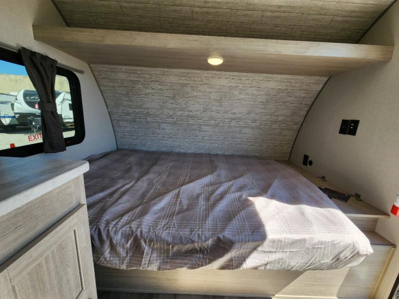 2025 Coachmen RV Catalina Summit Series 7 134BHX photo 12