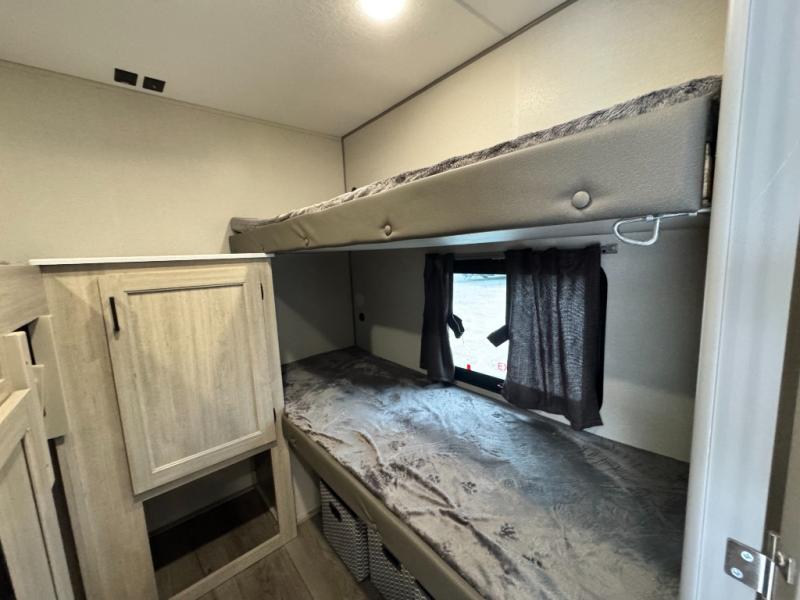 2026 Coachmen RV Catalina Summit Series 8 281QBUNK photo 35