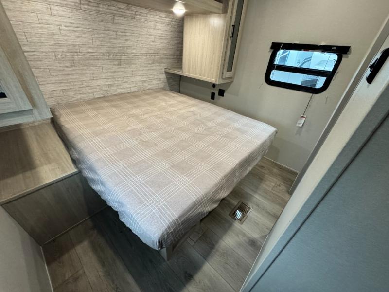 2026 Coachmen RV Catalina Summit Series 8 281QBUNK photo 24