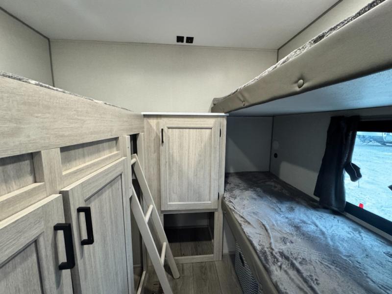 2026 Coachmen RV Catalina Summit Series 8 281QBUNK photo 38