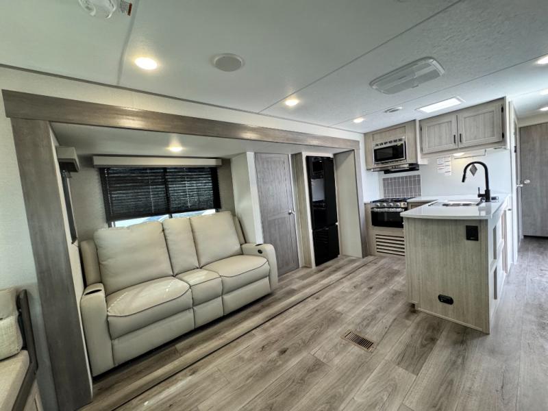 2026 Coachmen RV Catalina Legacy Edition 283RNR photo 17