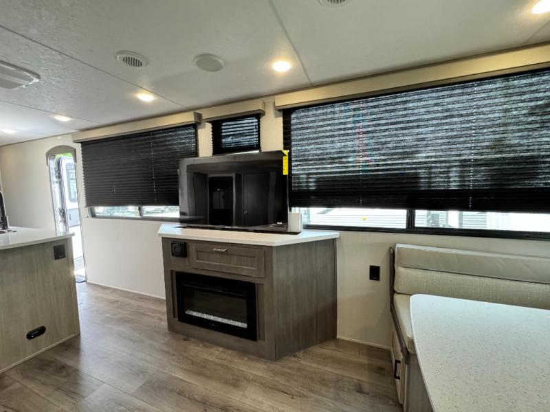 2026 Coachmen RV Catalina Legacy Edition 283RNR photo 16