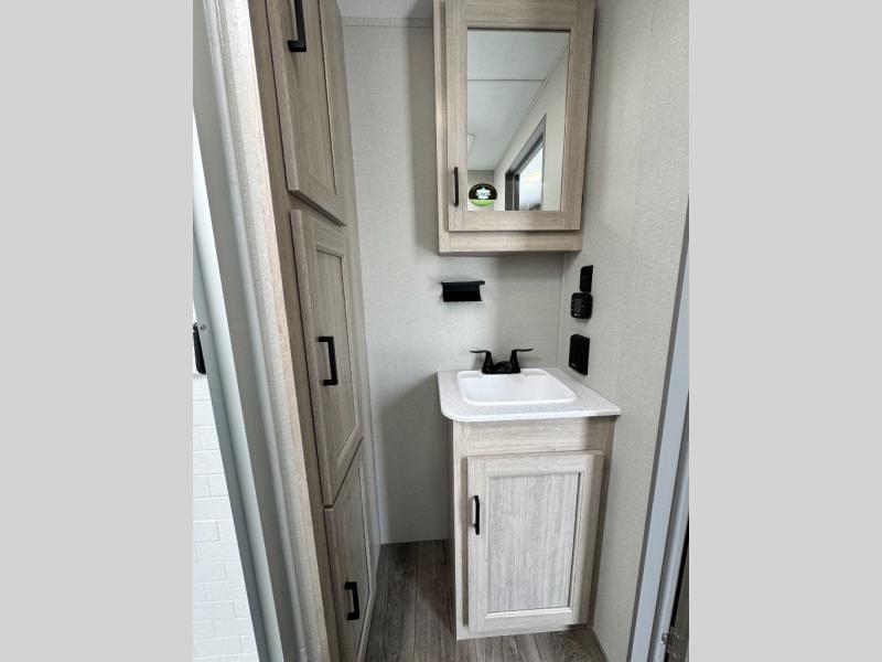 2026 Coachmen RV Catalina Legacy Edition 283RNR photo 34