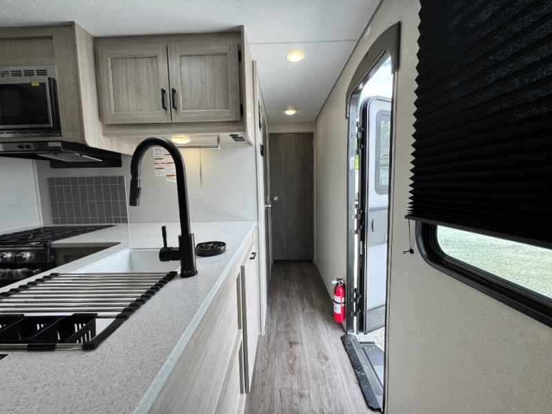 2026 Coachmen RV Catalina Legacy Edition 283RNR photo 25