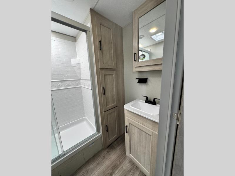 2026 Coachmen RV Catalina Legacy Edition 283RNR photo 32