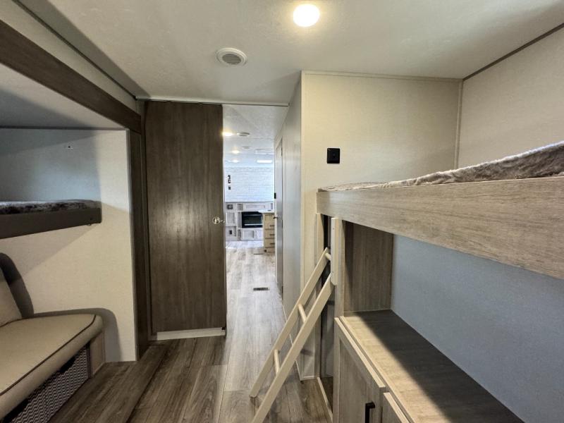 2026 Coachmen RV Catalina Legacy Edition 343BHTS photo 36