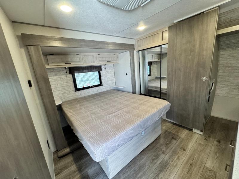 2026 Coachmen RV Catalina Legacy Edition 343BHTS photo 38