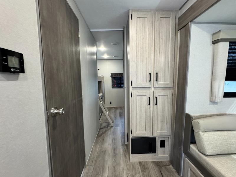 2026 Coachmen RV Catalina Legacy Edition 343BHTS photo 31