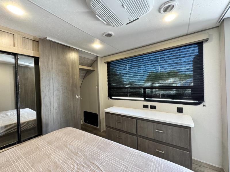 2026 Coachmen RV Catalina Legacy Edition 343BHTS photo 41